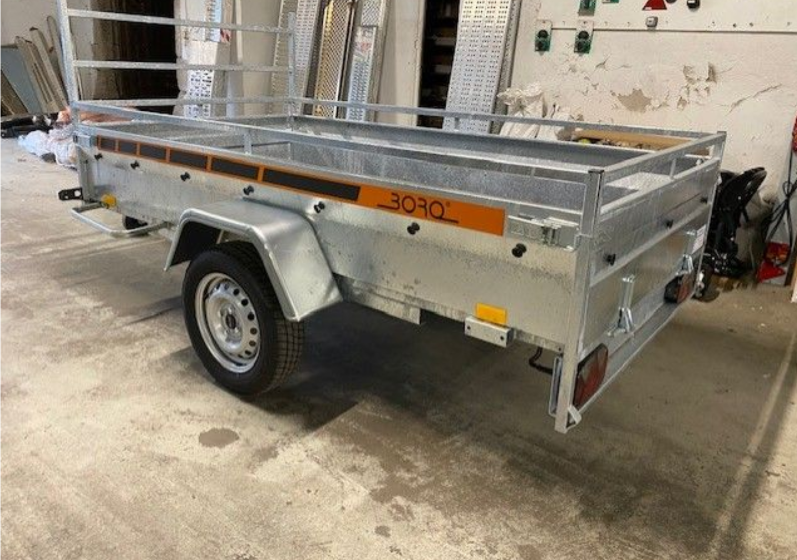 Remolque de carga BOG723 de 1 eje 233 x 132 cm – Chasis reforzado galvanizado en caliente, 500/750 kg