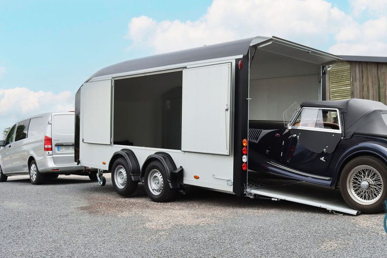 Remolque cerrado de aluminio y fibra 490x177x180cm estado nuevo